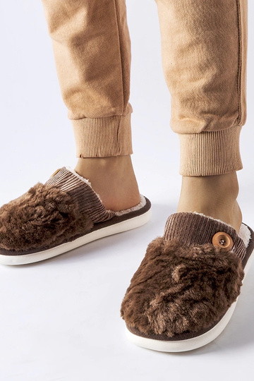 Chaussons isolés marron...