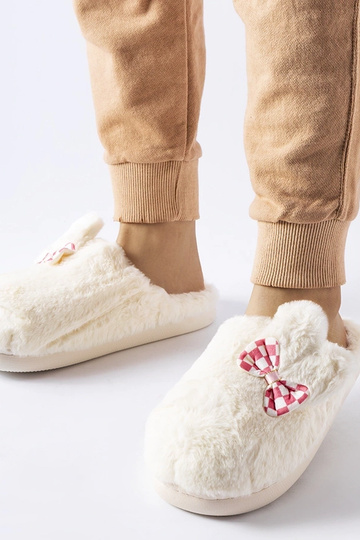 Chaussons blancs isolés pour femmes avec oreilles Buga