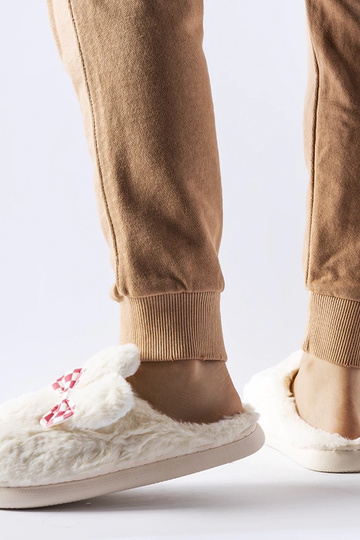 Chaussons blancs isolés pour femmes avec oreilles Buga 2