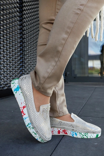 Chaussures beiges à semelle compensée colorée Santina