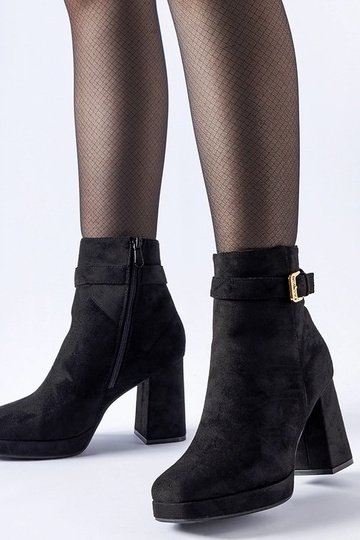 Bottines classiques isolées...