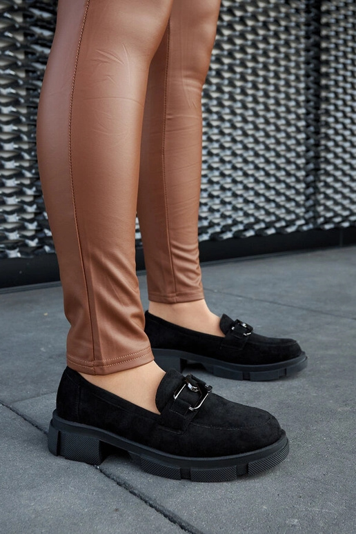 Mocassins noirs massifs avec boucle...