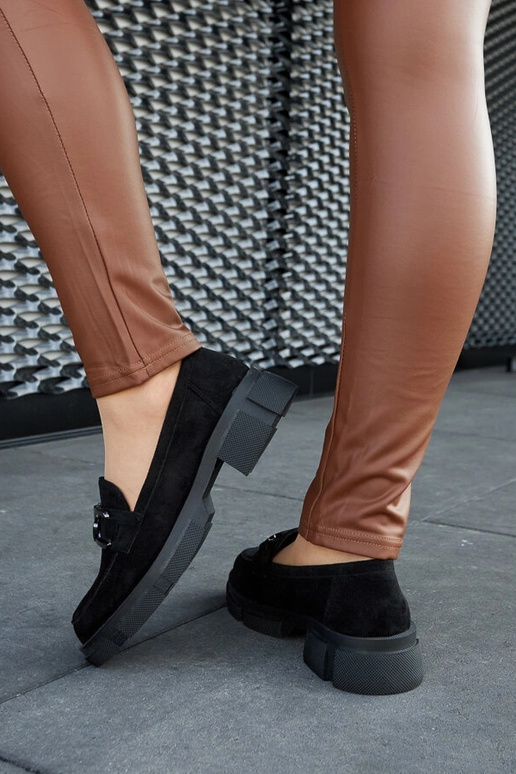 Mocassins noirs massifs avec boucle...