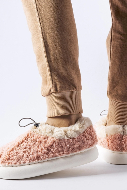 Chaussons chauds roses à talon fermé...