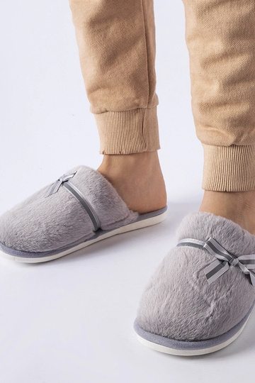 Chaussons chauds gris avec un noeud Antonina