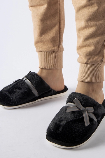 Chaussons chauds noirs avec noeud Antonina