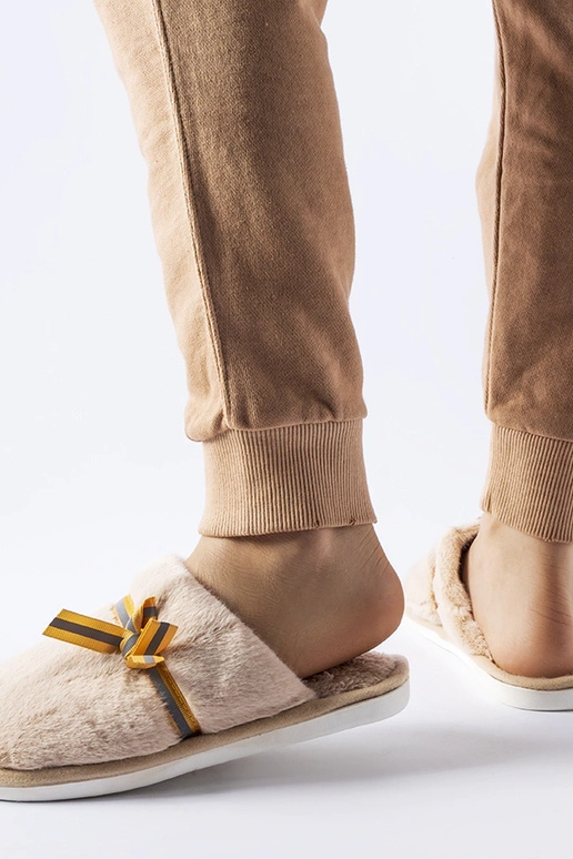 Chaussons chauds beiges avec noeud...