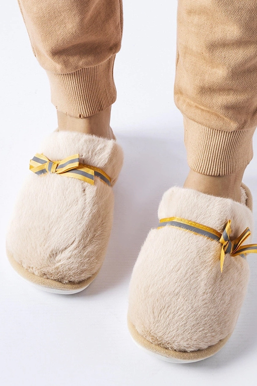 Chaussons chauds beiges avec noeud...