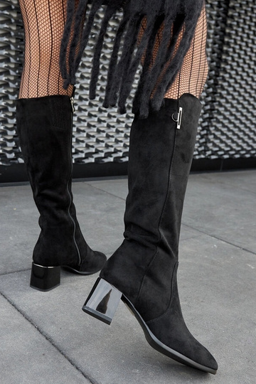 Bottes noires à talon...