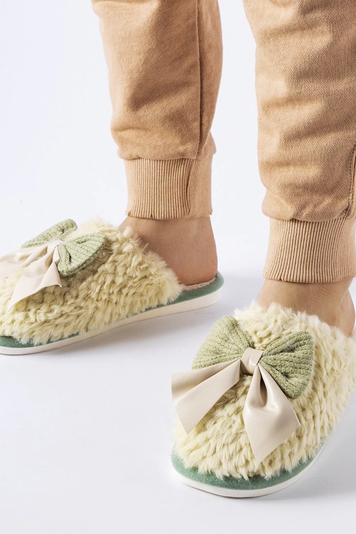 Chaussons verts à noeuds élégants...