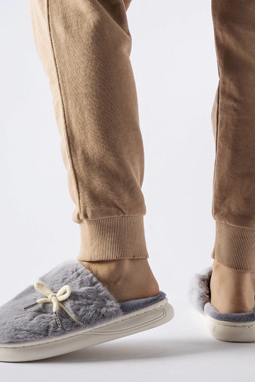 Chaussons gris avec cordon décoratif Medoro 2