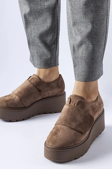 Chaussures brunes à...