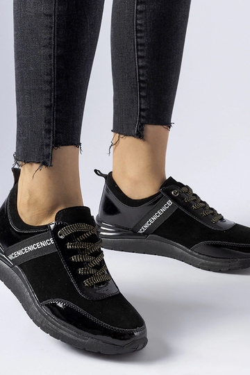 Baskets en cuir noir...