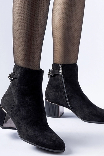 Bottines à la cheville...