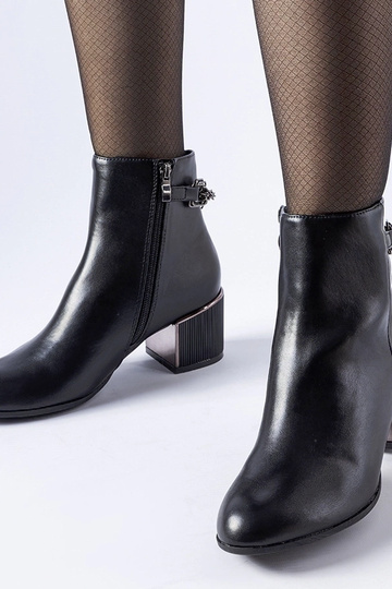 Bottines noires ornées... 2