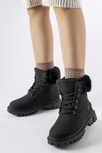 Bottes noires avec fourrure...