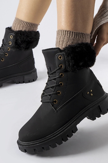 Bottes noires avec fourrure... 2