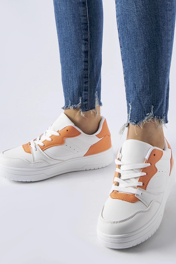 Chaussures blanches avec accent orange Fournie