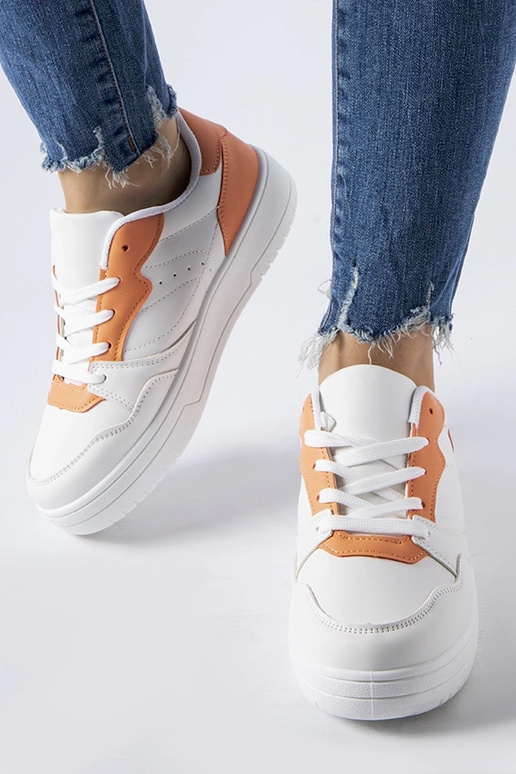 Chaussures blanches avec accent...