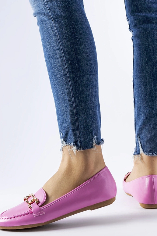Mocassins roses ornés d'une boucle... Mocassins roses ornés d'une boucle...