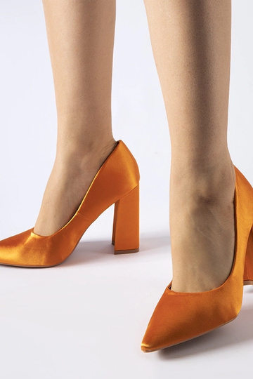 Escarpins en satin orange Gonzalez