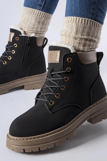 Bottes isolées noires...