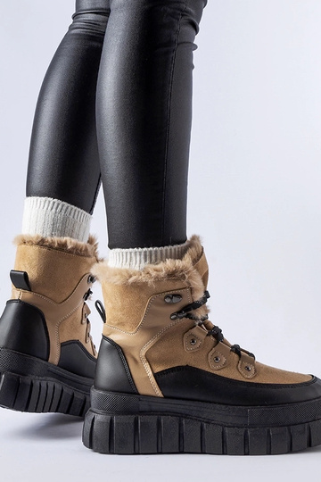 Bottines beiges à semelle... 2