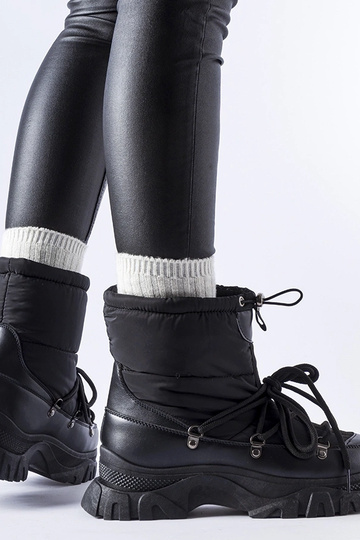 Bottes de neige isolées...