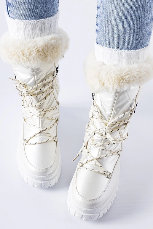 Bottes de neige isolées beiges avec...