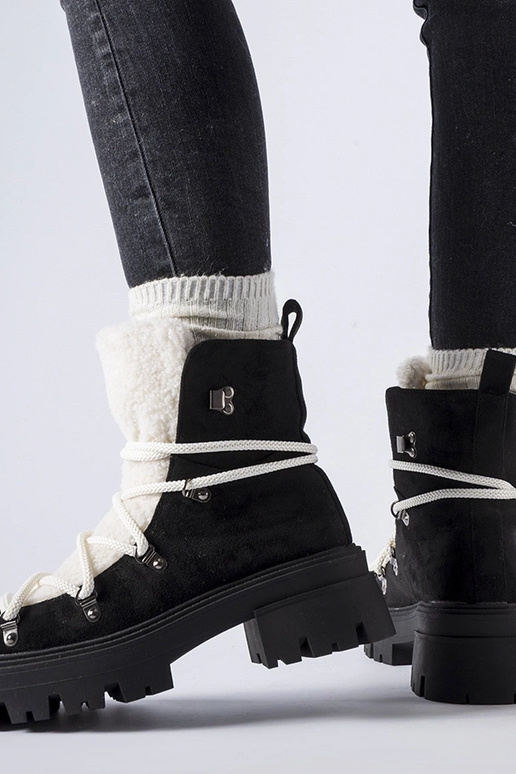 Ouvriers noirs à la langue décorative...