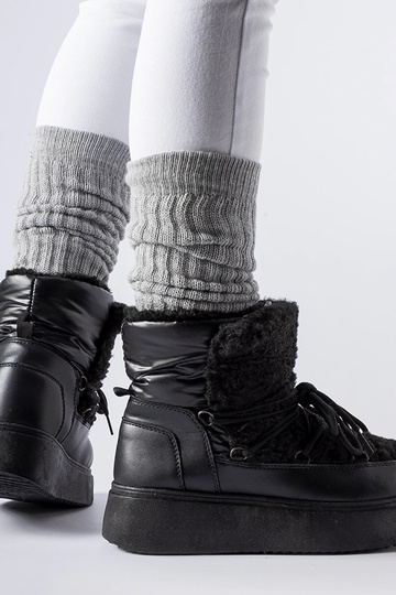 Bottes de neige noires sur...