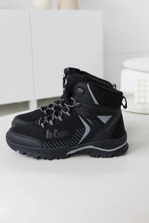 Bottines noires isolées pour hommes... Bottines noires isolées pour hommes...