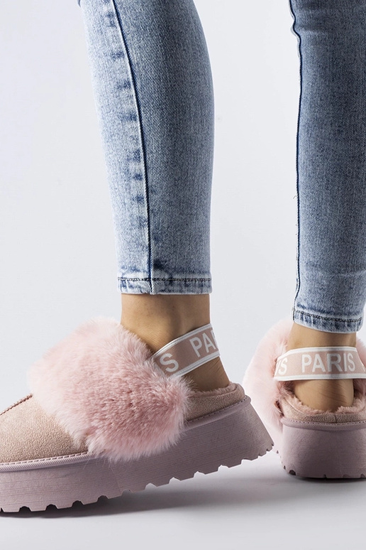 Chaussons isolants roses avec... Chaussons isolants roses avec...