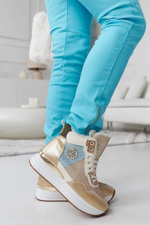 Baskets isolantes à paillettes dorées...