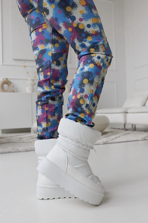 Polk bottes de neige blanches isolées...