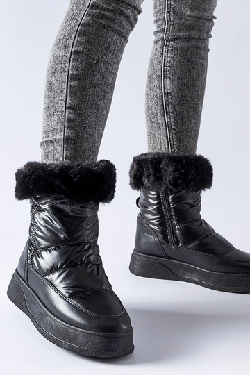 Bottes de neige noires...