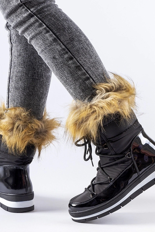 Bottes de neige en cuir verni noir...