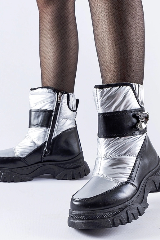 Bottes de neige isolées noires et...