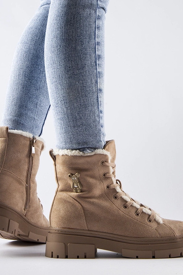 Bottes isolées couleur sable en daim synthétique Pompei 2