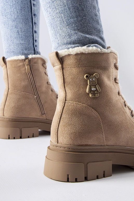 Bottes isolées couleur sable en daim...