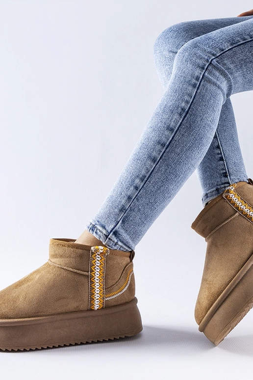 Bottines de neige beiges foncées sur...