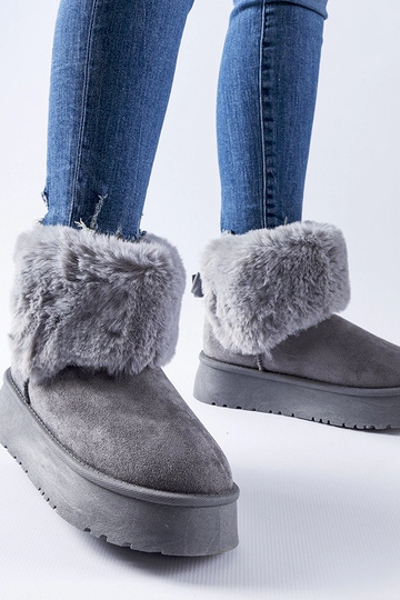 Bottes de neige grises...