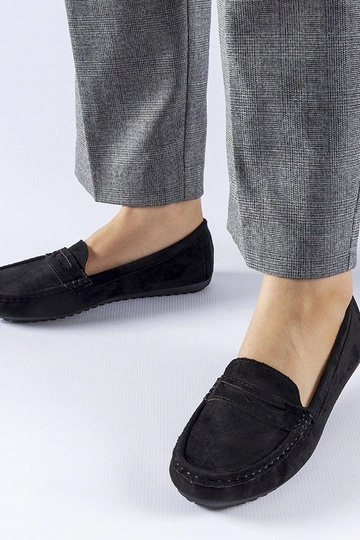 Mocassins noirs en suède...