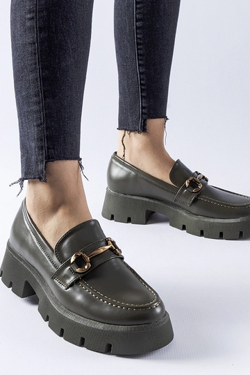 Mocassins verts à boucle...