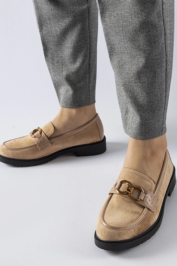 Mocassins à boucle beige...