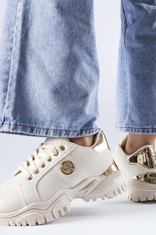 Baskets beiges avec une semelle... Baskets beiges avec une semelle...