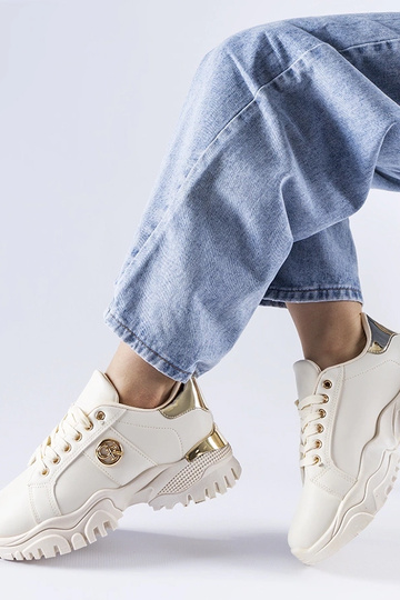 Baskets beiges avec une... 2