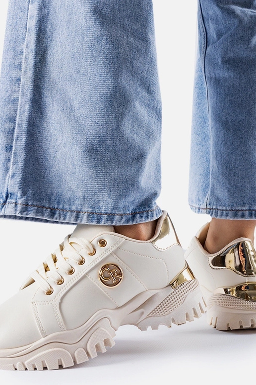 Baskets beiges avec une semelle... Baskets beiges avec une semelle...