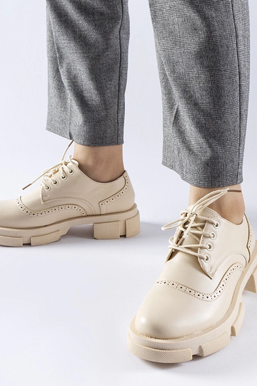 Derbies beige à lacets...