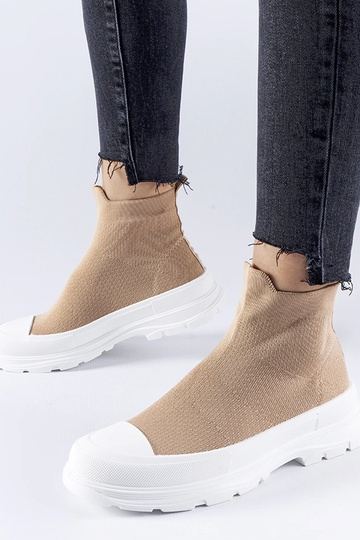 Baskets marron à tige...